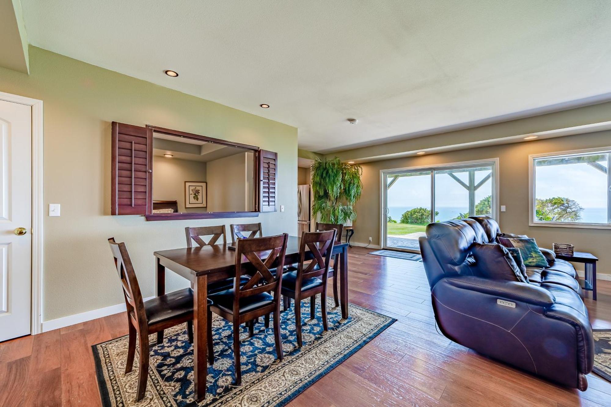 Whale Rock Suites Trinidad Room photo