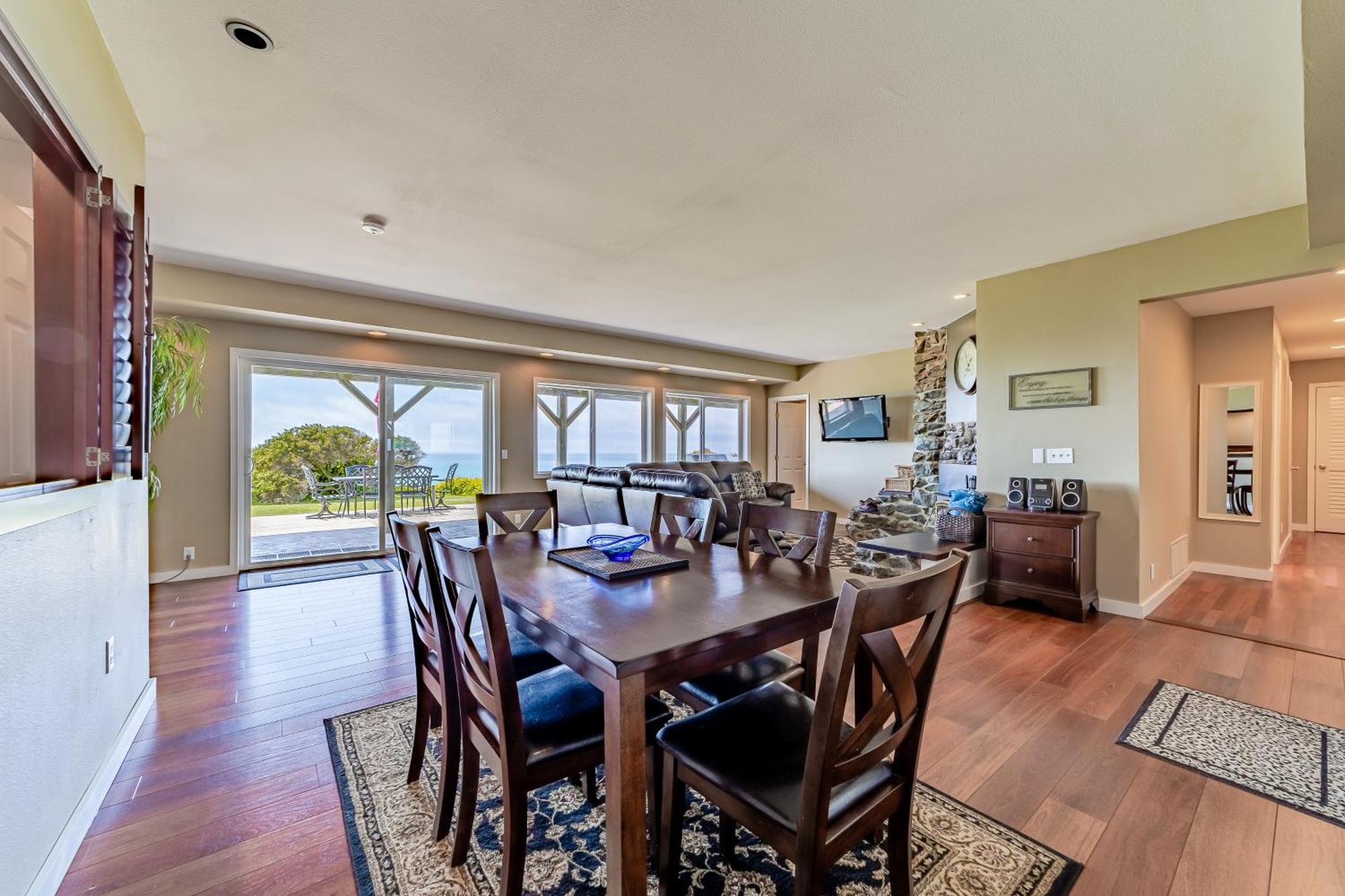Whale Rock Suites Trinidad Room photo